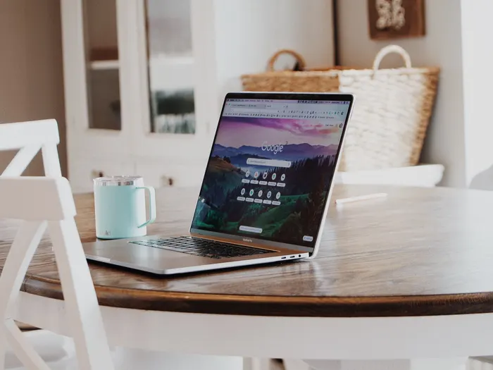 Εταιρική ιστοσελίδα σε laptop